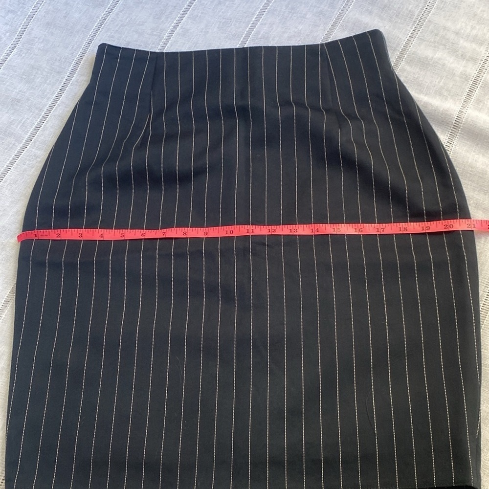 Dorothy Perkins Dark Navy Pinstripe Skirt. - Picture 7 of 11